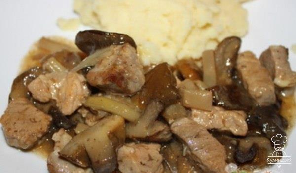 Говядина с лесными грибами и овощами в мультиварке.