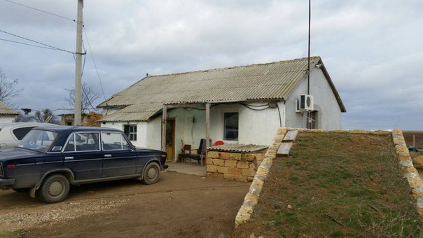 36092:<br>Республика Крым Сакский район село Желтокаменка, продам домв близи города Евпатория 12км от города,городской маршрут 117. Дом 32м,две комнаты,удобства в доме отопление,горячая водакондиционер,стеклопакеты,интернет,во дворе, подвал,колодец,летняя кухня, 3сарая оборудованы под с/ж,с водой ,светом,сливной ямой.для 10голов крс,и 40-60голов свиней,небольшой курятник голов на 20.огромный вальер для охранника и друга семьи,Есть теплица 10*40,и это все находиться на участке 25соток,под видео наблюдением.Цена 1800000рублей ХОРОШИЙ ТОРГ СРОЧНО Евгений - фото Фото: 36092:<br>Республика Крым Сакский район село Желтокаменка, продам домв близи города Евпатория 12км от города,городской маршрут 117. Дом 32м,две комнаты,удобства в доме отопление,горячая водакондиционер,стеклопакеты,интернет,во дворе, подвал,колодец,летняя кухня, 3сарая оборудованы под с/ж,с водой ,светом,сливной ямой.для 10голов крс,и 40-60голов свиней,небольшой курятник голов на 20.огромный вальер для охранника и друга семьи,Есть теплица 10*40,и это все находиться на участке 25соток,под видео наблюдением.Цена 1800000рублей ХОРОШИЙ ТОРГ СРОЧНО Евгений
