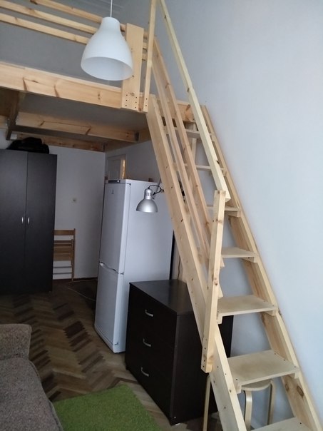Ул.Декабристов 53/26.Сдается двухэтажная комната 12 м+5м2 <br>в 8-ми комнатной квартире ( в каждой комнате по 1 жильцу). <br>В комнате диван, шкаф, холодильник, спальное место на антресоли <br>Санузел раздельный, горячая вода -колонка, стиральная машина, <br>Соседи все арендаторы. Требуется соблюдать чистоту, тишину ночью <br>Сдается на длительный срок для 1 человека без шумных тусовок и ночевок <br>Стоимость аренды 13 500р. + свет. Депозит за последнюю неделю проживания 3500р. <br>Все вопросы по тел. 8-951-686-43-84 - фото Фото: Ул.Декабристов 53/26.Сдается двухэтажная комната 12 м+5м2 <br>в 8-ми комнатной квартире ( в каждой комнате по 1 жильцу). <br>В комнате диван, шкаф, холодильник, спальное место на антресоли <br>Санузел раздельный, горячая вода -колонка, стиральная машина, <br>Соседи все арендаторы. Требуется соблюдать чистоту, тишину ночью <br>Сдается на длительный срок для 1 человека без шумных тусовок и ночевок <br>Стоимость аренды 13 500р. + свет. Депозит за последнюю неделю проживания 3500р. <br>Все вопросы по тел. 8-951-686-43-84