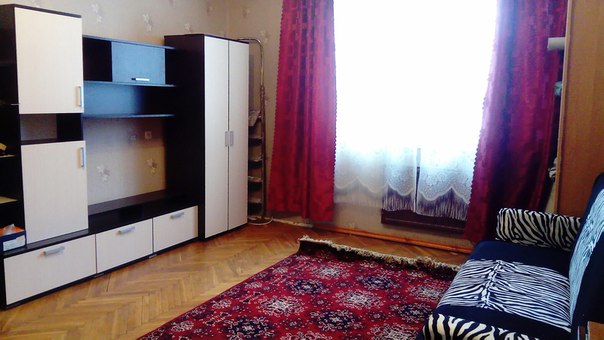 Срочно! <br>На длительный срок сдаётся 1 ком. кв для русской семьи, можно с детьми, животные по договорённости. <br><br>Метро Большевиков <br>Солидарности 12к2<br><br>Комната 18 метров <br><br>В комнате новая мебель - стенка, шкаф для одежды, диван-кровать. А также раскладной стол, две тумбы. <br><br>Кухня - кухонный гарнитур, плита, микроволновка, стиральная машина, холодильник, чайник. <br>Санузел отдельный. <br><br>Рядом детский сад, школа, много магазинов, а также в пешей доступности поликлиники. <br><br>От метро около 3х остановок, транспорт ходит часто. <br><br>Цена 19000 плюс свет, вода. <br>Залог 10000, можно разделить на 2 части.<br><br>Агентов прошу не беспокоить. <br>Не агентство. - фото Фото: Срочно! <br>На длительный срок сдаётся 1 ком. кв для русской семьи, можно с детьми, животные по договорённости. <br><br>Метро Большевиков <br>Солидарности 12к2<br><br>Комната 18 метров <br><br>В комнате новая мебель - стенка, шкаф для одежды, диван-кровать. А также раскладной стол, две тумбы. <br><br>Кухня - кухонный гарнитур, плита, микроволновка, стиральная машина, холодильник, чайник. <br>Санузел отдельный. <br><br>Рядом детский сад, школа, много магазинов, а также в пешей доступности поликлиники. <br><br>От метро около 3х остановок, транспорт ходит часто. <br><br>Цена 19000 плюс свет, вода. <br>Залог 10000, можно разделить на 2 части.<br><br>Агентов прошу не беспокоить. <br>Не агентство.