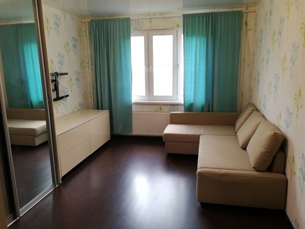 СПб!Сдается 1 к квартира 39 м БЕЗ КОМИССИИ, (СОБСТВЕННИК) рядом с м. Пр. Большевиков, ( 10 минут пешком), ул. Коллонтай. 5/1, ЖК Аврора. 13 этаж<br>В квартире есть вся необходимая мебель и техника- диван, встроенные зеркальные шкафы в комнате и коридоре, встроенная кухня, холодильник, эл. плита,стиральная машина, микроволновая печь, утюг, чайник. Есть wi-fi роутер. <br>Окна выходят на 2 стороны, комната-во двор, кухня- на ул. Белышева. Есть застекленный балкон. Большой коридор.<br>Квартира просторная. Санузел раздельный, в кафеле. <br>Двор ЖК закрытый, круглосуточная охрана и видеонаблюдение. Рядом развитая инфраструктура - трк Лондон Молл, Лента, Карусель, Леруа Мерлен, фитнес, много магазинов в самом доме. <br><br>Квартира сдается без комиссии, собственник.<br>Стоимость 25000 руб. Дополнительно оплачиваются КУ, вода и свет по счетчику, Интернет.<br>Без детей и животных<br><br>Для более подробной информации -звоните 89119752827 Анна - фото Фото: СПб!Сдается 1 к квартира 39 м БЕЗ КОМИССИИ, (СОБСТВЕННИК) рядом с м. Пр. Большевиков, ( 10 минут пешком), ул. Коллонтай. 5/1, ЖК Аврора. 13 этаж<br>В квартире есть вся необходимая мебель и техника- диван, встроенные зеркальные шкафы в комнате и коридоре, встроенная кухня, холодильник, эл. плита,стиральная машина, микроволновая печь, утюг, чайник. Есть wi-fi роутер. <br>Окна выходят на 2 стороны, комната-во двор, кухня- на ул. Белышева. Есть застекленный балкон. Большой коридор.<br>Квартира просторная. Санузел раздельный, в кафеле. <br>Двор ЖК закрытый, круглосуточная охрана и видеонаблюдение. Рядом развитая инфраструктура - трк Лондон Молл, Лента, Карусель, Леруа Мерлен, фитнес, много магазинов в самом доме. <br><br>Квартира сдается без комиссии, собственник.<br>Стоимость 25000 руб. Дополнительно оплачиваются КУ, вода и свет по счетчику, Интернет.<br>Без детей и животных<br><br>Для более подробной информации -звоните 89119752827 Анна