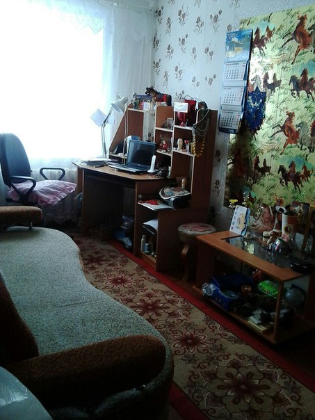 Продается 3-х комнатная квартира на 3 этаже . В 240 км от Санкт-Петербурга, в экологически - чистом Лодейнопольском р-не, в д. Яровщина, д 3.<br>Общая площадь 67 кв.м., кухня 8,7 кв.м санузел раздельный. Квартира теплая, комнаты раздельные, просторный холл - коридор 10.7 кв.м Имеется кладовка, застекленный балкон, интернет. Электропроводка и электросчетчик новые. Квартира в собственности более 3-х лет. Подъезд чистый, хорошие соседи, тихий двор, прекрасное место для шашлыков. Окна выходят на две стороны. Очень хорошая инфраструктура, все в шаговой доступности, рядом детский сад, школа, продуктовые магазины, почтовое отделение, церковь.<br>Оплата возможна по материнскому капиталу, ипотекой. Возможен торг.<br>Продам с мебелью. <br>Разумный торг только при осмотре.<br>Предварительная запись и дополнительные вопросы :<br><br>Тел +79817043035 - фото Фото: Продается 3-х комнатная квартира на 3 этаже . В 240 км от Санкт-Петербурга, в экологически - чистом Лодейнопольском р-не, в д. Яровщина, д 3.<br>Общая площадь 67 кв.м., кухня 8,7 кв.м санузел раздельный. Квартира теплая, комнаты раздельные, просторный холл - коридор 10.7 кв.м Имеется кладовка, застекленный балкон, интернет. Электропроводка и электросчетчик новые. Квартира в собственности более 3-х лет. Подъезд чистый, хорошие соседи, тихий двор, прекрасное место для шашлыков. Окна выходят на две стороны. Очень хорошая инфраструктура, все в шаговой доступности, рядом детский сад, школа, продуктовые магазины, почтовое отделение, церковь.<br>Оплата возможна по материнскому капиталу, ипотекой. Возможен торг.<br>Продам с мебелью. <br>Разумный торг только при осмотре.<br>Предварительная запись и дополнительные вопросы :<br><br>Тел +79817043035