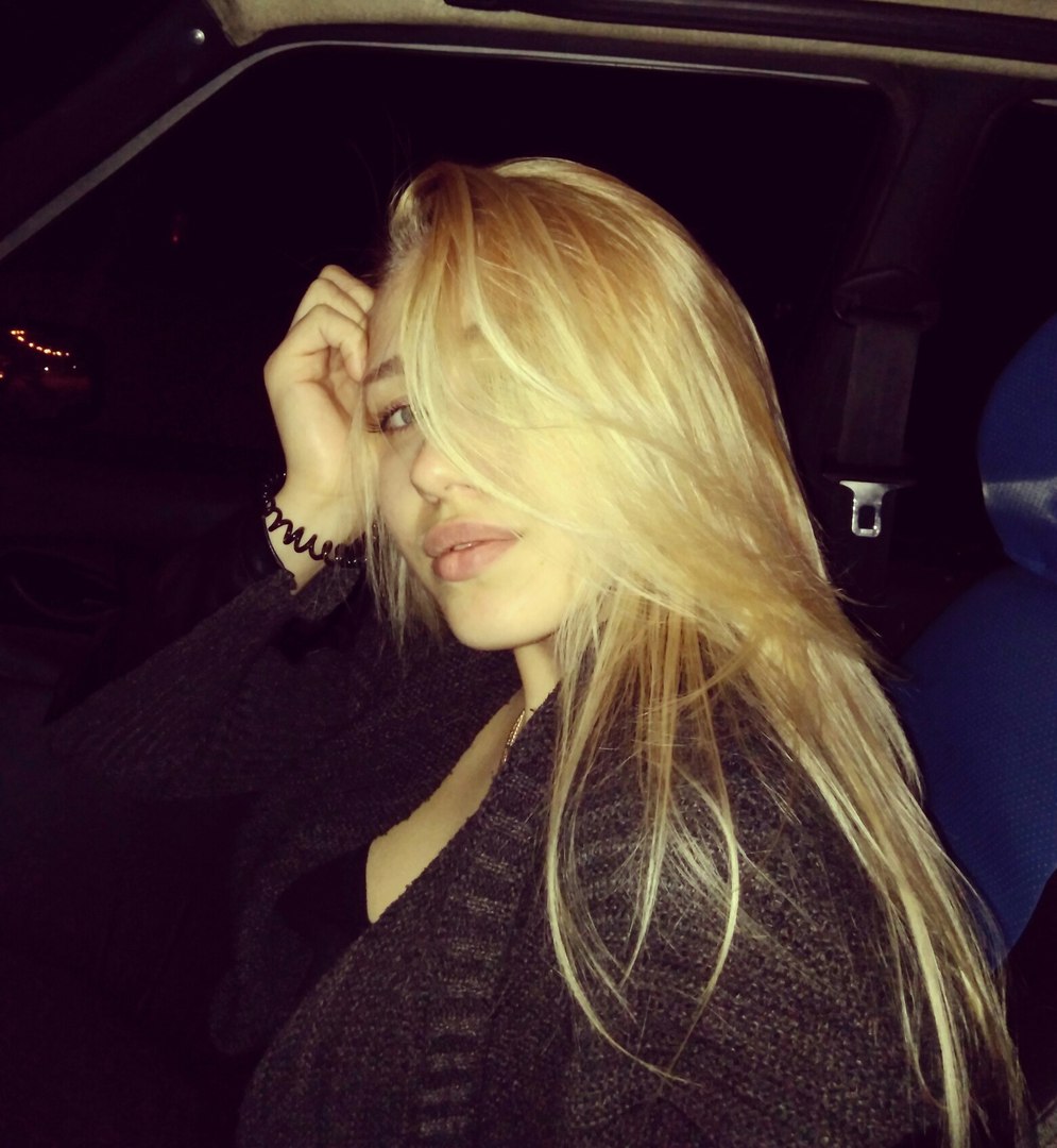 Czech blonde bangs in british fake taxi