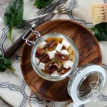 Салат с киноа и шпинатом