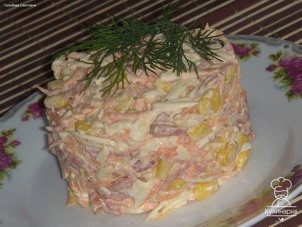 Быстрый и вкусный салат с копченым сыром