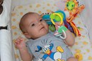 Мамочки, дайте совет. Может было у кого. Нам 2 месяца, днем спим только на улице часа 2-3.
