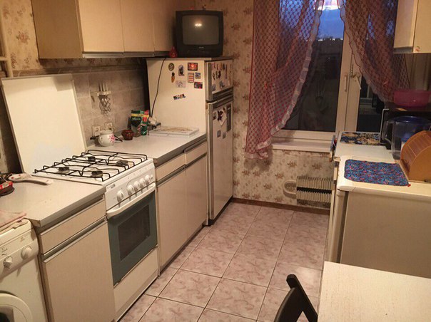 Сдается изолированная комната в 3-х комнатной квартире на длительный срок. <br>От м. Домодедовская 10 мин. пешком, от м. Орехово 15 мин. (5мин. на авотбусе). В пешей доступности поликлиника, почта, 2 супермаркета. <br>Все необходимое присутствует: Холодильник, стиральная машина, микроволновая печь, wi-fi. <br>Сдается для одного парня или девушки до 30 лет. <br>Финансовый вопрос: 15000 + коммунальные услуги (1500), так же депозит, можно разбить. <br>Проживают и вопросы в лс. - фото Фото: Сдается изолированная комната в 3-х комнатной квартире на длительный срок. <br>От м. Домодедовская 10 мин. пешком, от м. Орехово 15 мин. (5мин. на авотбусе). В пешей доступности поликлиника, почта, 2 супермаркета. <br>Все необходимое присутствует: Холодильник, стиральная машина, микроволновая печь, wi-fi. <br>Сдается для одного парня или девушки до 30 лет. <br>Финансовый вопрос: 15000 + коммунальные услуги (1500), так же депозит, можно разбить. <br>Проживают и вопросы в лс.