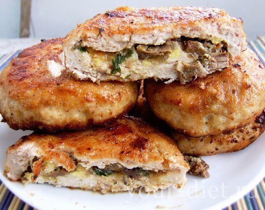 Зразы из куриной грудки с грибами и яйцами 