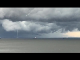 Два водяных смерча были замечены в воскресенье вечером над Финским заливом