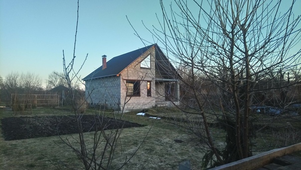 ПРОДАЕТСЯ УЧАСТОК С ДОМОМ<br> Цена - 700 тысяч рублей.<br>---------------------------------------------------------<br>Продается просторный, сухой, ровный участок площадью 20 соток с домом площадью 150 м2 на берегу реки (два метра от участка). Статус земли – ИЖС. Участок относится к поселку Черепеть.<br><br>Дом 10 на 10 метров, два этажа. Выполнен из керамзитобетонного блока, крыша двухскатная, финская мягкая кровля утеплена базальтовой ватой. Статус строительства дома: без коммуникаций, без отделки. В доме выложена и действует печь.<br><br>Участок не заводнен, правильной прямоугольной формы. На участке располагаются плодоносящие яблоневые деревья. Черноземная почва благоприятна для выращивания овощей и фруктов на участке. Построен новый колодец. Поставлена беседка.<br><br>В поселке школа, детский сад в шаговой доступности. Основной работодатель жильцов поселка – завод по разливу минеральной воды на территории поселка.<br><br>Рядом с поселком располагается лес, в изобилии ягоды и грибы, прекрасная охота. Рыбалка возможна как непосредственно на речке в двух метрах от участка, так и на реке Ока (в десяти минутах езды).<br><br>Благоприятное расположение на границе Тульской и Калужской области, недалеко от Оптиной Пустыни и курорта Краинка, известного лечебными свойствами своей воды и грязи. <br>Один взрослый собственник. Торг.<br><br> Телефон 89250753227 Сергий. <br> Прошу сделать МАКСИМАЛЬНЫЙ репост . - фото Фото: ПРОДАЕТСЯ УЧАСТОК С ДОМОМ<br> Цена - 700 тысяч рублей.<br>---------------------------------------------------------<br>Продается просторный, сухой, ровный участок площадью 20 соток с домом площадью 150 м2 на берегу реки (два метра от участка). Статус земли – ИЖС. Участок относится к поселку Черепеть.<br><br>Дом 10 на 10 метров, два этажа. Выполнен из керамзитобетонного блока, крыша двухскатная, финская мягкая кровля утеплена базальтовой ватой. Статус строительства дома: без коммуникаций, без отделки. В доме выложена и действует печь.<br><br>Участок не заводнен, правильной прямоугольной формы. На участке располагаются плодоносящие яблоневые деревья. Черноземная почва благоприятна для выращивания овощей и фруктов на участке. Построен новый колодец. Поставлена беседка.<br><br>В поселке школа, детский сад в шаговой доступности. Основной работодатель жильцов поселка – завод по разливу минеральной воды на территории поселка.<br><br>Рядом с поселком располагается лес, в изобилии ягоды и грибы, прекрасная охота. Рыбалка возможна как непосредственно на речке в двух метрах от участка, так и на реке Ока (в десяти минутах езды).<br><br>Благоприятное расположение на границе Тульской и Калужской области, недалеко от Оптиной Пустыни и курорта Краинка, известного лечебными свойствами своей воды и грязи. <br>Один взрослый собственник. Торг.<br><br> Телефон 89250753227 Сергий. <br> Прошу сделать МАКСИМАЛЬНЫЙ репост .