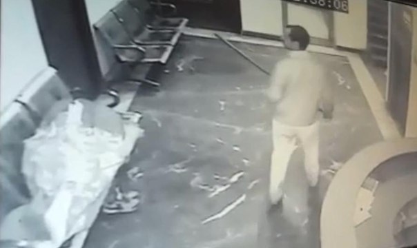 В Индии бывший солдат за несколько часов убил шесть человек железным прутом: 