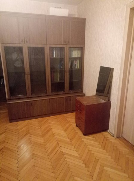 Друзья, сдается комната в трешке в Москве, только девушке! Идеальные соседки, тихо, чисто и уютно! <br>10 мин. пешком до метро пр. Мира, в двух шагах троллейбус и трамвай в любую сторону Москвы. <br>Светлая и уютная комната, смежная, но самая большая. Стол, шкаф, венские стулья и зеркало! :) <br>Отличная возможность жить в центре столицы всего за 16 700 руб. + ку.<br>Пишите в личку) - фото Фото: Друзья, сдается комната в трешке в Москве, только девушке! Идеальные соседки, тихо, чисто и уютно! <br>10 мин. пешком до метро пр. Мира, в двух шагах троллейбус и трамвай в любую сторону Москвы. <br>Светлая и уютная комната, смежная, но самая большая. Стол, шкаф, венские стулья и зеркало! :) <br>Отличная возможность жить в центре столицы всего за 16 700 руб. + ку.<br>Пишите в личку)