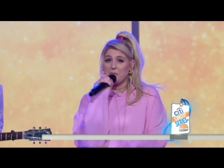 Meghan Trainor вживую исполнила песню No Excuses
