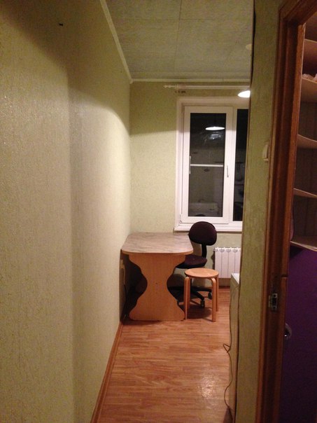 Фото: Сдаю 1-комнатную квартиру у М. Выхино. Собственник. <br>25000 в месяц + 25000 депозит + вода и свет по счетчикам, отопление по квитанциям. <br> <br>1-комнатная квартира, 8 этаж 9-ти этажного панельного дома на Ул. Молдагуловой, 10, к.2 <br>До М. Выхино 15 мин. пешком (1,45 км - я хожу за 10 мин). <br>Рядом супермаркеты, детская поликлиника, библиотека (а что! а вдруг!!). <br>Через дорогу лесопарк Кусково с живыми перекормленными белками + усадьба Кусково и Дворцовый пруд + парк для велика/роликов и Итальянский пруд + Графский пруд. <br> <br>В квартире: Холодильник, микроволновка, стиралка, телек, большой шкаф, диван-кровать <br> <br>Пишите в личку. <br>Будет хорошо, если Вы сообщите о себе немного информации: <br>- кто будет проживать <br>- откуда Вы <br>- чем Вы занимаетесь <br>- есть ли животные <br>- курите или нет