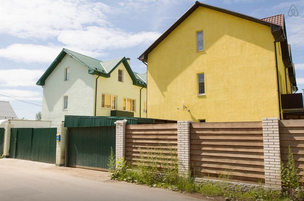 Загородная экология с городским комфортом. Уютная мини-студия ОТ СОБСТВЕННИКА. <br> <br>Идеальное жилье для 1 человека. <br> <br>Расположение: Щелковский район, Медвежьи Озера, 12 км от МКАД. Маршрутки до м. Щелковская ходят каждые 5 минут. До жд станции Чкаловская - аналогично. До остановки 5 минут пешком. <br>Инфраструктура: магазины, рынок, кафе, спорткомплекс, Сбербанк, церковь. <br> <br>В студии: санузел, кухонный блок, холодильник, спальное место, стол/стулья, шкаф. <br> <br>Округа зеленая, тихая, спокойная. В шаговой доступности зона отдыха с 3 озерами, пляж, водные виды спорта, беседки, волейбол, рыбалка и т.п. <br> <br>Ищу: гражданство РФ (очень не хочется заморачиваться на регистрацию), данное жилье строго для одного, без животных. <br> <br>Предложение от собственника, без комиссии. <br> <br>Дополнительно оплачиваются: <br>- депозит 15 000, можно разбить до 3 месяцев, <br>- электричество в отопительный сезон 1500 (с октября по апрель), летом 1000. <br> <br>Для сравнения - однушки в этом районе начинаются с 18 000 в месяц + коммуналка. <br> <br>Wi-Fi – бесплатно, вода - бесплатно. <br> <br>Звоните! Осталась одна студия. - фото Фото: Загородная экология с городским комфортом. Уютная мини-студия ОТ СОБСТВЕННИКА. <br> <br>Идеальное жилье для 1 человека. <br> <br>Расположение: Щелковский район, Медвежьи Озера, 12 км от МКАД. Маршрутки до м. Щелковская ходят каждые 5 минут. До жд станции Чкаловская - аналогично. До остановки 5 минут пешком. <br>Инфраструктура: магазины, рынок, кафе, спорткомплекс, Сбербанк, церковь. <br> <br>В студии: санузел, кухонный блок, холодильник, спальное место, стол/стулья, шкаф. <br> <br>Округа зеленая, тихая, спокойная. В шаговой доступности зона отдыха с 3 озерами, пляж, водные виды спорта, беседки, волейбол, рыбалка и т.п. <br> <br>Ищу: гражданство РФ (очень не хочется заморачиваться на регистрацию), данное жилье строго для одного, без животных. <br> <br>Предложение от собственника, без комиссии. <br> <br>Дополнительно оплачиваются: <br>- депозит 15 000, можно разбить до 3 месяцев, <br>- электричество в отопительный сезон 1500 (с октября по апрель), летом 1000. <br> <br>Для сравнения - однушки в этом районе начинаются с 18 000 в месяц + коммуналка. <br> <br>Wi-Fi – бесплатно, вода - бесплатно. <br> <br>Звоните! Осталась одна студия.