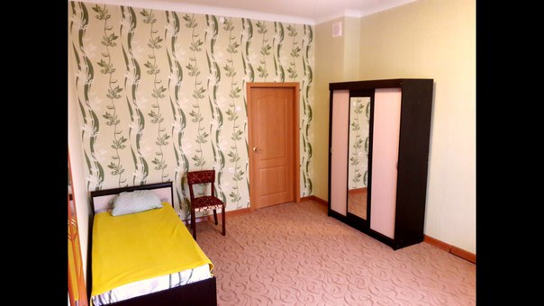 Сдам комнату 20м2 в центре Москвы<br>цена 26 800 м Марксистская 3 мин пешком<br>м Таганская кольцевая 5 мин пешком<br>Звоните собственник Максим Тел +7 (985) 5564828<br><br>Это современная молодежная 3х комнатная коммунальная квартира с отличным ремонтом<br><br>Во второй комнате проживают спокойные девушки<br>В третьей комнате проживают интеллигентные парень. Чем занимаются соседи – повар, флорист, студентка-артист, гостиничный бизнес<br>Основные правила в квартире – тишина и порядок, все уважают покой друг друга и чистоту. В квартире дружеская и спокойная атмосфера<br><br>В комнате теплые батареи, хороший ремонт и высокие потолки. Кухня с большим холодильником и всей необходимой посудой, свч, чайник и быстрый вай фай во всей квартире, большое количество полок и шкафов для одежды, стиральная машина<br><br>Плюсы – вы экономите на жилье, вам не нужно платить комиссию агенту и 100% залог, все соседи постоянно работают и ощущение, что вы живёте одна в квартире, общение с новыми интересными людьми<br><br>Соседка уезжает в другую страну поэтому ищется замена<br><br>Цена комнаты 26800р за первый месяц (первый месяц скидка 1000р) со второго и последующие месяцы 27800р<br>без комиссии<br>Максим 8 985 556 48 28 - фото Фото: Сдам комнату 20м2 в центре Москвы<br>цена 26 800 м Марксистская 3 мин пешком<br>м Таганская кольцевая 5 мин пешком<br>Звоните собственник Максим Тел +7 (985) 5564828<br><br>Это современная молодежная 3х комнатная коммунальная квартира с отличным ремонтом<br><br>Во второй комнате проживают спокойные девушки<br>В третьей комнате проживают интеллигентные парень. Чем занимаются соседи – повар, флорист, студентка-артист, гостиничный бизнес<br>Основные правила в квартире – тишина и порядок, все уважают покой друг друга и чистоту. В квартире дружеская и спокойная атмосфера<br><br>В комнате теплые батареи, хороший ремонт и высокие потолки. Кухня с большим холодильником и всей необходимой посудой, свч, чайник и быстрый вай фай во всей квартире, большое количество полок и шкафов для одежды, стиральная машина<br><br>Плюсы – вы экономите на жилье, вам не нужно платить комиссию агенту и 100% залог, все соседи постоянно работают и ощущение, что вы живёте одна в квартире, общение с новыми интересными людьми<br><br>Соседка уезжает в другую страну поэтому ищется замена<br><br>Цена комнаты 26800р за первый месяц (первый месяц скидка 1000р) со второго и последующие месяцы 27800р<br>без комиссии<br>Максим 8 985 556 48 28