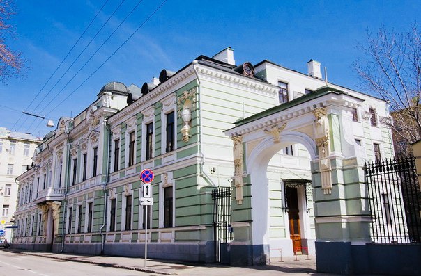 Фото:  Hostel ORANGE приветствует Вас!!!!!! в честь открытия хостела на курской АКЦИИ у нас!!!)))<br><br>Усадьба Orangе!!!!!<br>Наш новый хостел расположен в 5 минутах от метро Курская, удобно добираться в любое место Москвы!<br>В двух минутах ходьбы кафе, рестораны, продуктовые магазины, аптеки, банкоматы. В пяти минутах - крупнейший торговый центр Атриум. <br>Гибкая система оплаты !!! <br>первый месяц от 10.000 руб/месяц, при единовременной оплате; <br>500 руб/сутки; далее от 11.000 руб/месяц,<br>Семейная комната на 5 мест с человека 700 руб/сутки. <br>Бронирование по телефону: <br>Тел., WhatsApp ,Viber +7 (977) 713-46-07, +7(961)5918082<br><br>Хостел «Преображенский Дом»!<br> Расположен в историческом районе Восточного округа нашей неповторимой столицы! Ждём Вас!!!!! <br>Wi-Fi, ком.платежи, ВСЕ ВКЛЮЧЕНО! <br>Постельное белье, полотенце, фен, чай, сахар; <br>Стирка белья ,БЕСПЛАТНО:) <br>Ежедневная уборка; <br>Просторная кухня с телевизором; <br>Сухой закон! Для нас важен комфорт и спокойствие каждого гостя; <br>СЕЙФ и многое другое <br>Гибкая система оплаты!:) <br>8-ми местная / 6-ти местная комната: <br>9.500 руб/ первый месяц, при единовременной оплате; <br>далее от 10.500 руб/месяц, при единовременной оплате <br>Бронирование по телефону: Тел., WhatsApp, Viber +7(977)7134607