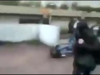 Есть видео как толпа мигрантов избивает девушку.Это ужасное видео.Я его не смог найти.Но такого видео полно в сети.И всё это схо