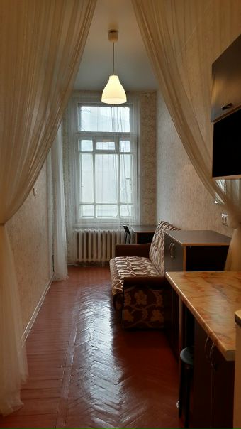 От собственника, сдается комната в 6-ти комнатной квартире, для одного человека без вредных привычек. <br> <br>Улица Шпалерная 44б, 7 минут пешком от метро Чернышевская, 13.5 метров + эркерный балкон, в комнате дизайнерская мебель, диван, холодильник, мини кухня, микроволновка. Есть своя стиральная машина. <br> <br>Стоимость 13000 (ку включены) + залог 13000, который возвращается при съезде. <br> <br>По всем вопросам звоните мне, я собственник: 89046143363 - фото Фото: От собственника, сдается комната в 6-ти комнатной квартире, для одного человека без вредных привычек. <br> <br>Улица Шпалерная 44б, 7 минут пешком от метро Чернышевская, 13.5 метров + эркерный балкон, в комнате дизайнерская мебель, диван, холодильник, мини кухня, микроволновка. Есть своя стиральная машина. <br> <br>Стоимость 13000 (ку включены) + залог 13000, который возвращается при съезде. <br> <br>По всем вопросам звоните мне, я собственник: 89046143363
