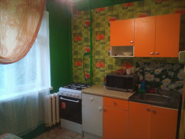 Без залога и комиссии!!! Срочно сдаётся однокомнатная квартира на 1месяц. (в связи с командировкой). 3 этаж. Все удобства, стиральная машина , холодильник. Есть балкон. Хорошее состояние. <br>Отличное расположение дома, рядом магазины, супермаркеты, парк, церковь, остановки. До метро Планерная 10 мин. маршруткой, 14 мин. трамваем. Остановка в 3-х минутах от дома. Новые Химки).Транспорт ходит каждые 7-10 мин. В качестве арендатора хочется видеть чистоплотных, ответственных и некурящих. (в квартире). <br>Цена 23 т.р. В указанную сумму включены коммунальные платежи, ничего больше платить не надо. Посредникам и агентствам просьба не беспокоить.<br> - фото Фото: Без залога и комиссии!!! Срочно сдаётся однокомнатная квартира на 1месяц. (в связи с командировкой). 3 этаж. Все удобства, стиральная машина , холодильник. Есть балкон. Хорошее состояние. <br>Отличное расположение дома, рядом магазины, супермаркеты, парк, церковь, остановки. До метро Планерная 10 мин. маршруткой, 14 мин. трамваем. Остановка в 3-х минутах от дома. Новые Химки).Транспорт ходит каждые 7-10 мин. В качестве арендатора хочется видеть чистоплотных, ответственных и некурящих. (в квартире). <br>Цена 23 т.р. В указанную сумму включены коммунальные платежи, ничего больше платить не надо. Посредникам и агентствам просьба не беспокоить.<br>