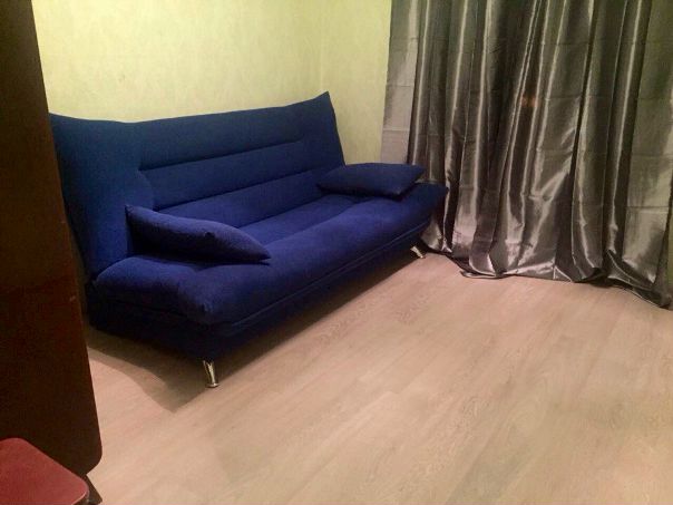Фото: Собственник.<br>Сдам изолированную комнату <br>в трехкомнатной квартире. <br>7 минут пешком от м. Орехово<br>10 минут пешком от м. Домодедовская.<br>Развитая инфраструктура, ТЦ в пешей доступности.<br>Вся необходимая бытовая техника в наличии, Wi-Fi. <br>Тихий, спальный район. В 5 минутах ходьбы парк Царицыно. <br>Предпочтение отдам девушке. <br>Условия: 16 500р + свет + вода по счётчикам (5000р депозит, идёт в счёт последнего месяца проживания, можно разделить на 2 месяца). Можно заезжать уже сегодня. Все подробности в личных сообщениях.<br><br> Александрович