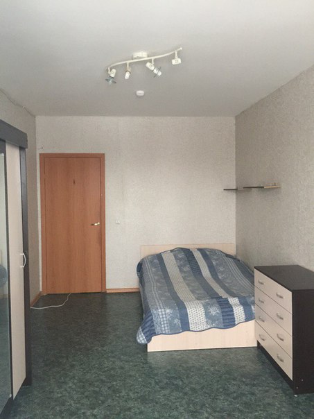 Всем привет!) Срочно сдадим комнаты в 3-х комнатной квартире в районе Богородское размером 80 квадратных метров. 2 комнаты изолированы 15 и 13.9 метров , а одна имеет арку на кухню она 18.9 метров , проходной ее не назвать, так как на кухню можно попасть и через коридор, но то, что творится на кухне точно слышно в комнате. Есть 2 лоджии одна в изолированной комнате, а вторая в комнате, где есть проход на кухню. В квартире имеется 2 уборной и просторный коридор с кладовой. Есть вся необходимая мебель и техника : кровать, шкаф, стиралка, свч, холодильник и плита. Также у дома огороженный двор. Цены 20-18-17 т.р. Предложение для всех желающих) По всем вопросам в ЛС или по телефону 89104759589<br> Жуков - фото Фото: Всем привет!) Срочно сдадим комнаты в 3-х комнатной квартире в районе Богородское размером 80 квадратных метров. 2 комнаты изолированы 15 и 13.9 метров , а одна имеет арку на кухню она 18.9 метров , проходной ее не назвать, так как на кухню можно попасть и через коридор, но то, что творится на кухне точно слышно в комнате. Есть 2 лоджии одна в изолированной комнате, а вторая в комнате, где есть проход на кухню. В квартире имеется 2 уборной и просторный коридор с кладовой. Есть вся необходимая мебель и техника : кровать, шкаф, стиралка, свч, холодильник и плита. Также у дома огороженный двор. Цены 20-18-17 т.р. Предложение для всех желающих) По всем вопросам в ЛС или по телефону 89104759589<br> Жуков