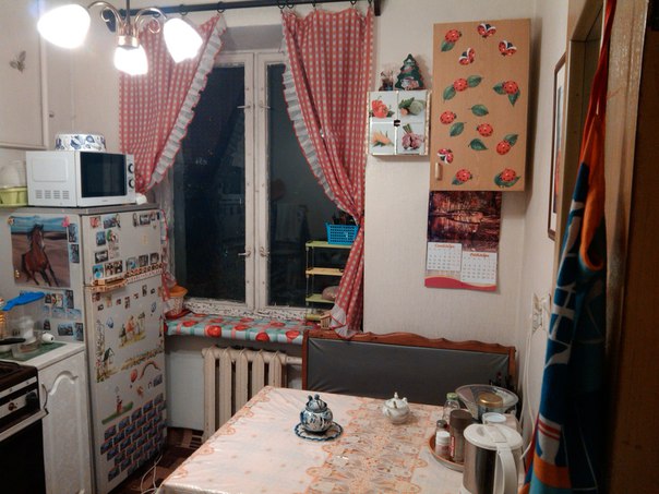 Собственник. <br> <br>Сдаю 1 комнату в 3х комнатной квартире. <br> <br>Стоимость: 13.000 рублей. <br>Без залога. <br>Без КУ. <br>Вода безлимитная. <br>Интернет беслатно. <br>Комната не проходная. <br> <br>В двух других комнатах живут только по 1 человеку (и не больше). <br>Проживают: В одной комнате девушка, в другой я. <br> <br>Адрес: Ул. Коровинское шоссе дом 29, 2 этаж5. Квартира 3х комнатная. <br> <br>Сдаётся для 1 девушки ! Двоим уже будет тесно. Гражданство РФ. У нас не принято водить компании и устраивать шум, все работаем дома просто отдыхаем в тишине. Никто никому не мешает!) <br> <br>Комната - в пятиэтажке стандартной планировки (2.4 х 3.7), по этому 2 людям просто будет тесно в комнате... (9 м.кв ). <br> <br>О квартире: Косметический ремонт. Есть стиральная машина, свч, wifi, шкаф, кровать, стулья, и прочая мебель, телевизор. <br> <br>Ближайшее метро: Селигерская. 10 минут транспортом. <br>Ховрино. 10 минут. Остановка рядом с домом. <br>Так же есть: <br>МЦК - Окружная (примерно 10 минут на автобусе днём) <br>Речной вокзал - 20 минут <br>Коровинское шоссе - 30 минут <br>Алтуфьевская - 20 минут <br> <br> <br> <br> <br> <br> <br> <br> <br> - фото Фото: Собственник. <br> <br>Сдаю 1 комнату в 3х комнатной квартире. <br> <br>Стоимость: 13.000 рублей. <br>Без залога. <br>Без КУ. <br>Вода безлимитная. <br>Интернет беслатно. <br>Комната не проходная. <br> <br>В двух других комнатах живут только по 1 человеку (и не больше). <br>Проживают: В одной комнате девушка, в другой я. <br> <br>Адрес: Ул. Коровинское шоссе дом 29, 2 этаж5. Квартира 3х комнатная. <br> <br>Сдаётся для 1 девушки ! Двоим уже будет тесно. Гражданство РФ. У нас не принято водить компании и устраивать шум, все работаем дома просто отдыхаем в тишине. Никто никому не мешает!) <br> <br>Комната - в пятиэтажке стандартной планировки (2.4 х 3.7), по этому 2 людям просто будет тесно в комнате... (9 м.кв ). <br> <br>О квартире: Косметический ремонт. Есть стиральная машина, свч, wifi, шкаф, кровать, стулья, и прочая мебель, телевизор. <br> <br>Ближайшее метро: Селигерская. 10 минут транспортом. <br>Ховрино. 10 минут. Остановка рядом с домом. <br>Так же есть: <br>МЦК - Окружная (примерно 10 минут на автобусе днём) <br>Речной вокзал - 20 минут <br>Коровинское шоссе - 30 минут <br>Алтуфьевская - 20 минут <br> <br> <br> <br> <br> <br> <br> <br> <br>