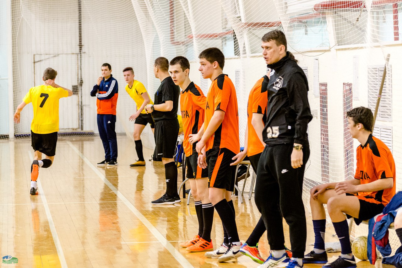 Спорткомплекс метеор тольятти. Метеор Сосногорск. Метеор мини футбол Сосногорск. Спортивный комплекс Метеор Сосногорск. Сосногорск мини футбол.