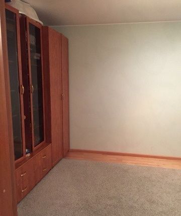 улица Академика Анохина, 5 корпус 4 М. Юго-западная <br>Стоимость 27000(залога нет) <br>Звоните 8-926-731-26-11 <br> <br>Уютная тихая квартира, 7 минут пешком от метро Юго-Западная. Тихие соседи (семьи с детьми). Охраняемый закрытый двор со шлагбаумом (не проходной). Сдаю только тихим жильцам, т.к. этаж семейный. Без домашних животных. Звонить с 10.00 до 20.00.Есть все необходимое: стиральная машина Bosch, два телевизора (Samsung 40, Sharp 23), микроволновка LG, двухкамерный холодильник Ardo, кондиционер LG.Просмотр ежедневно - фото Фото: улица Академика Анохина, 5 корпус 4 М. Юго-западная <br>Стоимость 27000(залога нет) <br>Звоните 8-926-731-26-11 <br> <br>Уютная тихая квартира, 7 минут пешком от метро Юго-Западная. Тихие соседи (семьи с детьми). Охраняемый закрытый двор со шлагбаумом (не проходной). Сдаю только тихим жильцам, т.к. этаж семейный. Без домашних животных. Звонить с 10.00 до 20.00.Есть все необходимое: стиральная машина Bosch, два телевизора (Samsung 40, Sharp 23), микроволновка LG, двухкамерный холодильник Ardo, кондиционер LG.Просмотр ежедневно
