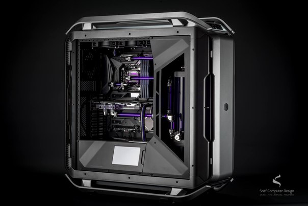 Snef Computer Design создал вот такой вот мод на базе Cooler Master Cosmos C700P. Сборка выглядит строго и стильно. Но вот название своему проекту он так и не придумал. Какие идеи