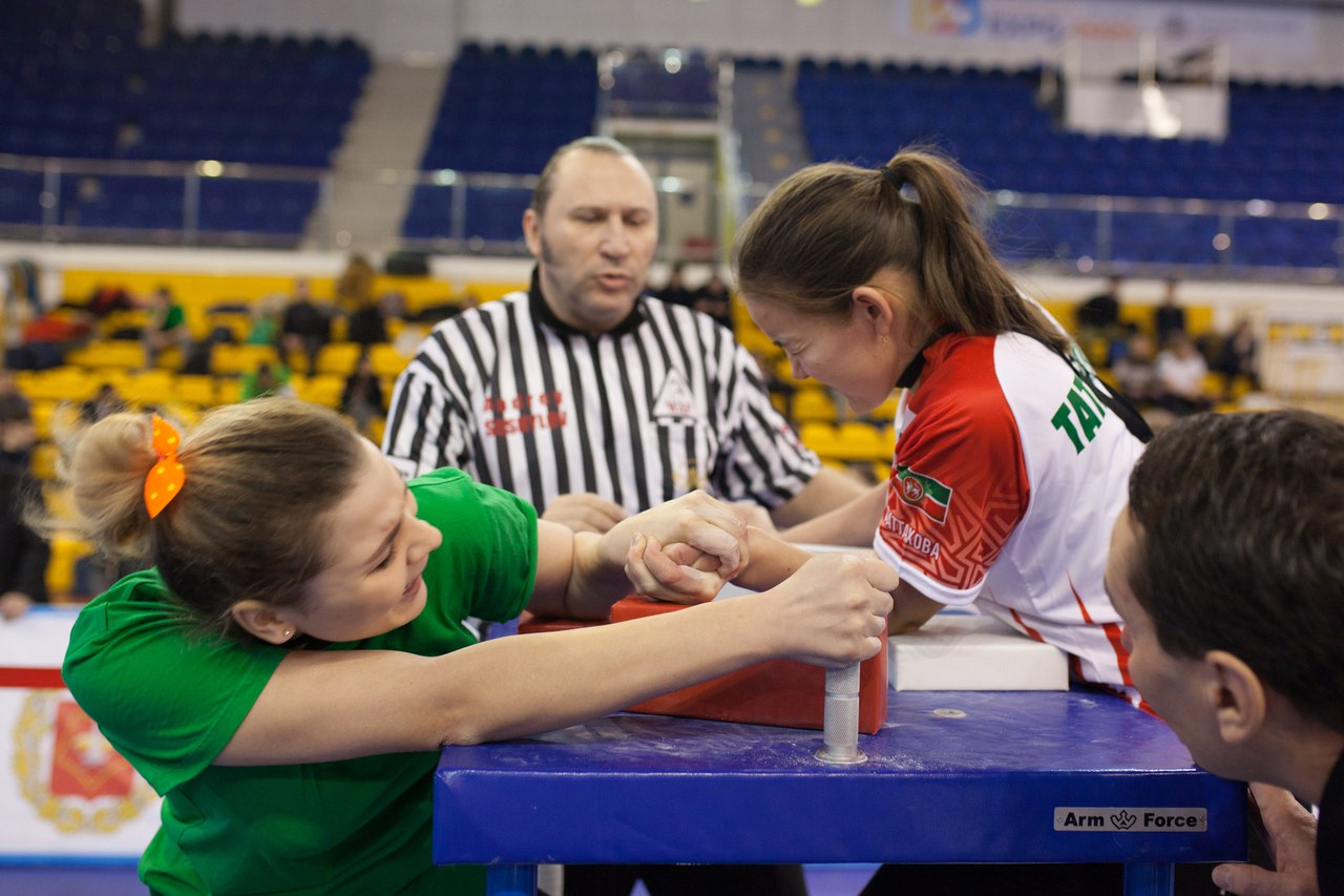Армрестлинг спортивная. Чемпионат по армрестлингу. Армрестлинг Екатеринбург. Армрестлинг Тамань. Галина армрестлинг Екатеринбург.