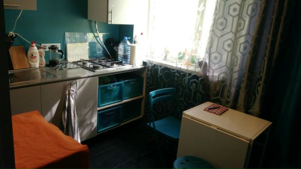 Ищу соседку! <br><br>У меня: <br>-Чудная квартира, в которой я живу уже 2 года <br>-Прекрасный хозяин <br>-Дом в 12-15 минутах пешком от метро Текстильщики<br>-Комната 13 кв.м., смотрите фото, кровать к заезду будет! <br><br>Что есть: <br>-Всё необходимое, кроме духовки <br><br>Чего нет: <br>-Духовки) <br><br>Мне принципиально: <br>-Ты хороший человек <br>-Ты любишь чистоту и порядок <br>-Ты будешь вовремя платить <br>-У тебя нет проблем с вредными привычками, потому что у меня они есть) <br>-Ты слушаешь хорошую музыку <br>-У тебя нет животных<br><br>Условия: <br>-Депозит 10 000 когда договоримся, что ты въезжаешь и я перестаю искать <br>-Оплата и заезд 15 ноября (20 000 в месяц) + интернет 500 по очереди <br><br>Пишите в личку))<br> Куликова - фото Фото: Ищу соседку! <br><br>У меня: <br>-Чудная квартира, в которой я живу уже 2 года <br>-Прекрасный хозяин <br>-Дом в 12-15 минутах пешком от метро Текстильщики<br>-Комната 13 кв.м., смотрите фото, кровать к заезду будет! <br><br>Что есть: <br>-Всё необходимое, кроме духовки <br><br>Чего нет: <br>-Духовки) <br><br>Мне принципиально: <br>-Ты хороший человек <br>-Ты любишь чистоту и порядок <br>-Ты будешь вовремя платить <br>-У тебя нет проблем с вредными привычками, потому что у меня они есть) <br>-Ты слушаешь хорошую музыку <br>-У тебя нет животных<br><br>Условия: <br>-Депозит 10 000 когда договоримся, что ты въезжаешь и я перестаю искать <br>-Оплата и заезд 15 ноября (20 000 в месяц) + интернет 500 по очереди <br><br>Пишите в личку))<br> Куликова
