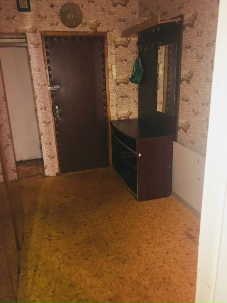 Фото: Сдам 3х комнатную квартиру в г. Жуковский на ул. Макаревского 3 6 этаж, 65 квадратных метров, новый лифт.<br>Шаговая доступность до остановки <маршруты в сторону Москвы и Раменского> <br>О квартире: есть холодильник, плита, сан узлы все в рабочем состоянии, на кухне и в детской комнате стоят пластиковые окна. Заселим только семью либо пару. <br>Аренда квартиры 26000р + свет. <br>Звоните 8 965 141 19 91 Никита