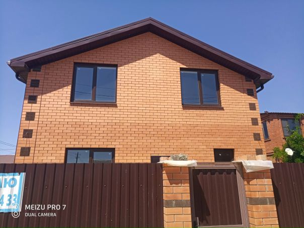 Продам дом в Краснодаре! Я собственник! <br>Ростовское шоссе 11 км. КСК 2(Уральский теремок). <br>Дом 122 кв.м. Полностью из кирпича. Статус дома *жилой дом*. <br>Участок 4.1 сотки. Угловой. <br>Газ <br>Свет <br>Вода из скважины <br>Септик <br> <br>Участок огорожен забором. Ровный. Откатные ворота. <br> <br>Улицы широкие (две машины проезжают) освещаются, есть возможность подключить интернет (кабель). <br>До остановки 400 метров. Там же есть магазин, аптека, пекарня, парикмахерская, магазин живого пива. Рядом Магнит и рынок. <br> <br>Так же есть соседи, которые продают домашние продукты по очень приятным ценам. <br>89180990052 (есть вацап) <br>Цена 3.250.000 - фото Фото: Продам дом в Краснодаре! Я собственник! <br>Ростовское шоссе 11 км. КСК 2(Уральский теремок). <br>Дом 122 кв.м. Полностью из кирпича. Статус дома *жилой дом*. <br>Участок 4.1 сотки. Угловой. <br>Газ <br>Свет <br>Вода из скважины <br>Септик <br> <br>Участок огорожен забором. Ровный. Откатные ворота. <br> <br>Улицы широкие (две машины проезжают) освещаются, есть возможность подключить интернет (кабель). <br>До остановки 400 метров. Там же есть магазин, аптека, пекарня, парикмахерская, магазин живого пива. Рядом Магнит и рынок. <br> <br>Так же есть соседи, которые продают домашние продукты по очень приятным ценам. <br>89180990052 (есть вацап) <br>Цена 3.250.000