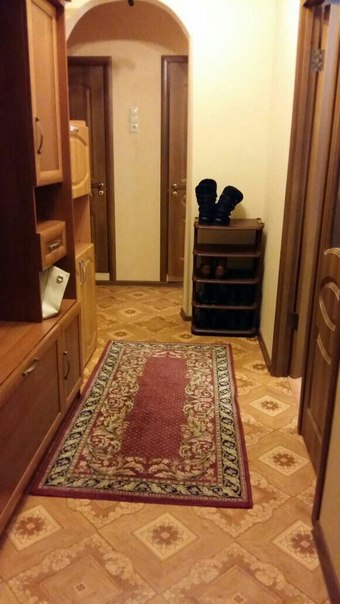 День добрый. Собственница с 1 апреля сдает 2х комнатную квартиру на длительный срок. Район Южное Бутово, м. Улица Горчакова, до метро 7 -10 мин, ул. Адмирала Лазарева 42к1. 7этаж, два лифта. Все необходимое для жизни есть. Ванна с туалетом в кафеле, ремонт в комнатах косметический. Кухня 11м .<br>По оплате 42000 за все, страховой взнос 10 000 можно разбить, при выезде возвращается, без комиссии. <br>Ищу славян: граждан РФ, семью, можно с животными, платежеспособных, аккуратных. Обязательно заключаю договор. Все документы о собственности предоставляю.<br>Писать в личку. - фото Фото: День добрый. Собственница с 1 апреля сдает 2х комнатную квартиру на длительный срок. Район Южное Бутово, м. Улица Горчакова, до метро 7 -10 мин, ул. Адмирала Лазарева 42к1. 7этаж, два лифта. Все необходимое для жизни есть. Ванна с туалетом в кафеле, ремонт в комнатах косметический. Кухня 11м .<br>По оплате 42000 за все, страховой взнос 10 000 можно разбить, при выезде возвращается, без комиссии. <br>Ищу славян: граждан РФ, семью, можно с животными, платежеспособных, аккуратных. Обязательно заключаю договор. Все документы о собственности предоставляю.<br>Писать в личку.