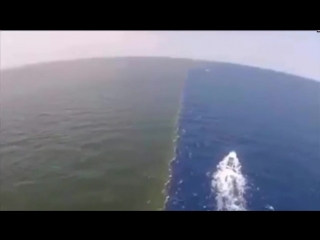 Удивительный факт, два моря, которые не смешиваются. Two seas that do not mix.
