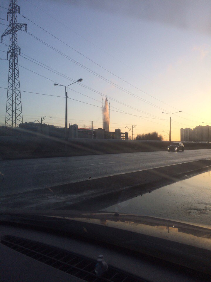 В Петербурге "загорелся" строящийся "Лахта Центр"