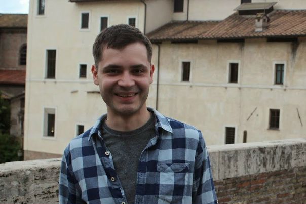 Здравствуйте! <br><br>Ищу 1к квартиру или студию на длительный срок до 25 тыс. руб. + счет/вода по счетчикам. До метро минут 15-20 пешком. В идеале верх фиолетовой ветки. Хотелось бы видеть хотя бы косметический ремонт, холодильник, плиту, стиральную машину, рабочую сантехнику, кровать и шкаф. Остальное не столь важно. Желательно без залогов или с разбивкой по договоренности. Договор. <br><br>О себе: москвич, 31 год, работаю программистом. Работаю много, но дома буду не только спать )) шумные компании не собираю<br>Со мной кошка. Она лысая, так что шерсти не будет. Воспитана лучше меня. Собственно в таком составе и будем проживать. Чистоту и ответственное обращение с вещами могу гарантировать.<br> Лосев - фото Фото: Здравствуйте! <br><br>Ищу 1к квартиру или студию на длительный срок до 25 тыс. руб. + счет/вода по счетчикам. До метро минут 15-20 пешком. В идеале верх фиолетовой ветки. Хотелось бы видеть хотя бы косметический ремонт, холодильник, плиту, стиральную машину, рабочую сантехнику, кровать и шкаф. Остальное не столь важно. Желательно без залогов или с разбивкой по договоренности. Договор. <br><br>О себе: москвич, 31 год, работаю программистом. Работаю много, но дома буду не только спать )) шумные компании не собираю<br>Со мной кошка. Она лысая, так что шерсти не будет. Воспитана лучше меня. Собственно в таком составе и будем проживать. Чистоту и ответственное обращение с вещами могу гарантировать.<br> Лосев