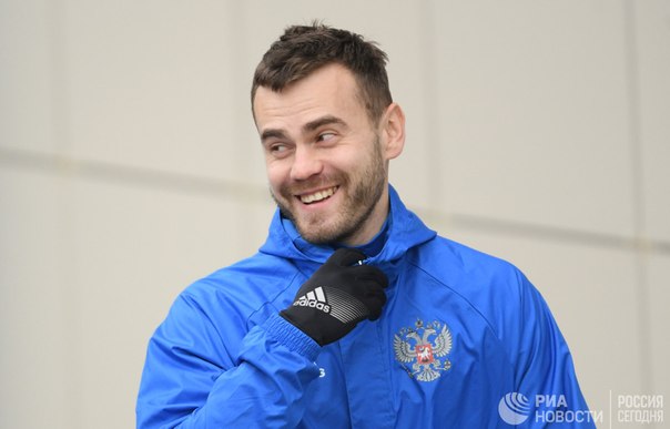 Главный тренер сборной России по футболу Станислав Черчесов заявил, что вратарь московского ЦСКА останется капитаном сборной на чемпионате мира-2018 