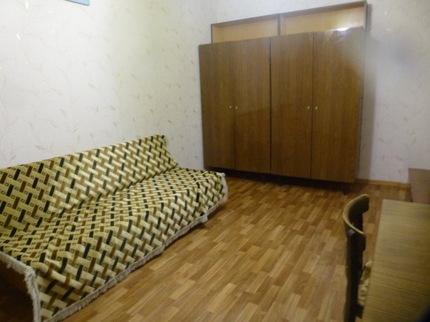 Сдам комнату 16м2 в трехкомнатной квартире в 7 мин. ходьбы от м. ул. Академика Янгеля. Квартира чистая, уютная, тёплая. Окна - стеклопакет, вся бытовая техника в наличии. <br>Район экологически чистый, парк под окнами в 100 м. Рядом торговый центр, магазины, дешёвый овощной рынок, вся инфраструктура. <br>В одной комнате живу я, в другой молодой человек. Все без в/п, уважаем чужое личное пространство. <br>В комнате кровать, шкафы, стол, тумбочка, кресло и стулья. Так же в этой комнате балкон, спортивный турник и кондиционер. <br>Ищем девушку или молодого человека без вредных привычек. Строго одного человека. <br>Аренда 16000р<br>звоните +7 977 409 10 15 Марина - фото Фото: Сдам комнату 16м2 в трехкомнатной квартире в 7 мин. ходьбы от м. ул. Академика Янгеля. Квартира чистая, уютная, тёплая. Окна - стеклопакет, вся бытовая техника в наличии. <br>Район экологически чистый, парк под окнами в 100 м. Рядом торговый центр, магазины, дешёвый овощной рынок, вся инфраструктура. <br>В одной комнате живу я, в другой молодой человек. Все без в/п, уважаем чужое личное пространство. <br>В комнате кровать, шкафы, стол, тумбочка, кресло и стулья. Так же в этой комнате балкон, спортивный турник и кондиционер. <br>Ищем девушку или молодого человека без вредных привычек. Строго одного человека. <br>Аренда 16000р<br>звоните +7 977 409 10 15 Марина
