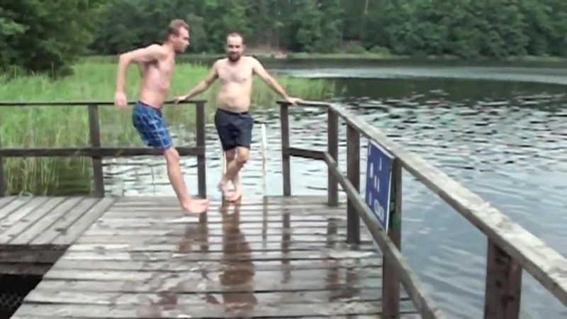 Знатно прыгнул в воду