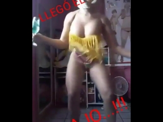 Убойная мадам с огромными дойками , секси , не порно , попка , сиськи