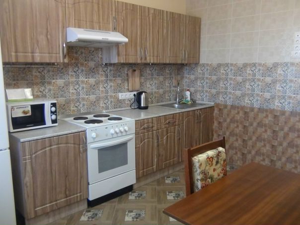 Сдается двухкомнатная квартира адресу: Домодедово, ул. Лунная, 17 корп 1. Территориально 20 минут транспортом от м. Домодедовская. Площадь квартиры 66 кв.м. Комнаты изолированные. Вся мебель современная. Окна пластиковые. Санузел раздельный в плитке до потолка. Вся сантехника в отличном состоянии. Кухня 13 кв.м., из кухни выход на застекленную лоджию. В каждой комнате по спальному месту, телевизору и комоду. В коридоре большой встроенный шкаф-купе. <br>Арендная плата 30000 руб. Депозит 30000. Дополнительно оплачивается свет и вода по счетчику. Строго без животных. Без комиссии для арендатора. Услуги посредников - не предлагать.<br>Ссылка на видео: в лс Климова - фото Фото: Сдается двухкомнатная квартира адресу: Домодедово, ул. Лунная, 17 корп 1. Территориально 20 минут транспортом от м. Домодедовская. Площадь квартиры 66 кв.м. Комнаты изолированные. Вся мебель современная. Окна пластиковые. Санузел раздельный в плитке до потолка. Вся сантехника в отличном состоянии. Кухня 13 кв.м., из кухни выход на застекленную лоджию. В каждой комнате по спальному месту, телевизору и комоду. В коридоре большой встроенный шкаф-купе. <br>Арендная плата 30000 руб. Депозит 30000. Дополнительно оплачивается свет и вода по счетчику. Строго без животных. Без комиссии для арендатора. Услуги посредников - не предлагать.<br>Ссылка на видео: в лс Климова