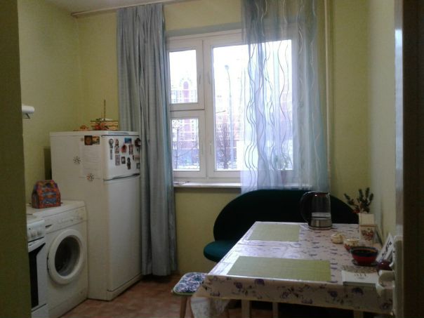 Друзья! Ищу доброжелательную, спокойную, уважающую личное пространство, чистоплотную соседку без вредных привычек в солнечную однокомнатную квартиру близ метро Скобелевская. Приветствуется творческая девушка-женщина, вегетарианка. Бонус от меня - сеансы целения,совместные занятия йогой и задушевные беседы). <br>Аренда - 12500 + коммунальные. Район Южное Бутово, метро - 5 мин пешком, супермаркеты - 3 мин пешком, лес - 10 мин пешком. Телефон и ватсап 8 985 721 90 78 - фото Фото: Друзья! Ищу доброжелательную, спокойную, уважающую личное пространство, чистоплотную соседку без вредных привычек в солнечную однокомнатную квартиру близ метро Скобелевская. Приветствуется творческая девушка-женщина, вегетарианка. Бонус от меня - сеансы целения,совместные занятия йогой и задушевные беседы). <br>Аренда - 12500 + коммунальные. Район Южное Бутово, метро - 5 мин пешком, супермаркеты - 3 мин пешком, лес - 10 мин пешком. Телефон и ватсап 8 985 721 90 78