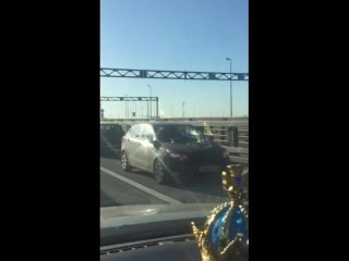 Все не в ту сторону едут, кроме них
