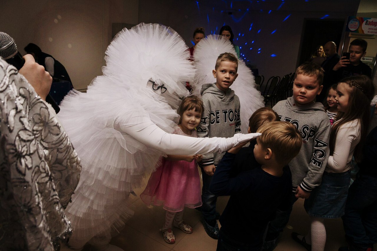 Три кота аниматоры. Снежка сказочный патруль аниматор. Праздник фьеки. Детский праздник с ростовыми куклами. Аниматоры киров.