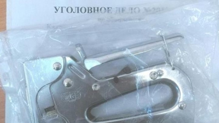 Житель томского села вымогал у знакомого деньги, угрожая степлером Житель томского села вымогал у знакомого деньги, угрожая степлером