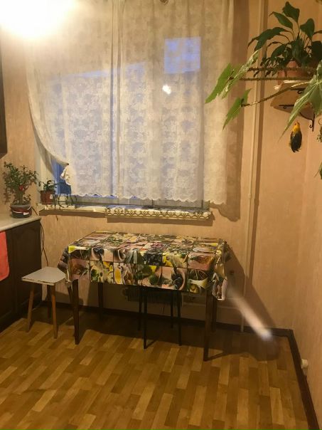 Фото: Девушка ищет соседку в комнату в 2-х комнатной квартире. Комната с балконом.<br>Оплата 9500.<br>м.Кантемировская пешком - 10 минут. <br>Квартира уютная, чистая, светлая. <br>Все удобства и техника для проживания есть. <br>Пишите, звоните +7 967 015-40-86.