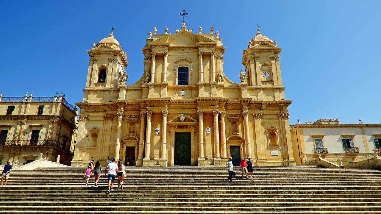 Сицилия! - Крестный отец, комиссар Каттани, мафия бессмертна, вулкан Этна, потрясающая итальянская кухня и еще очень много чего интересного !