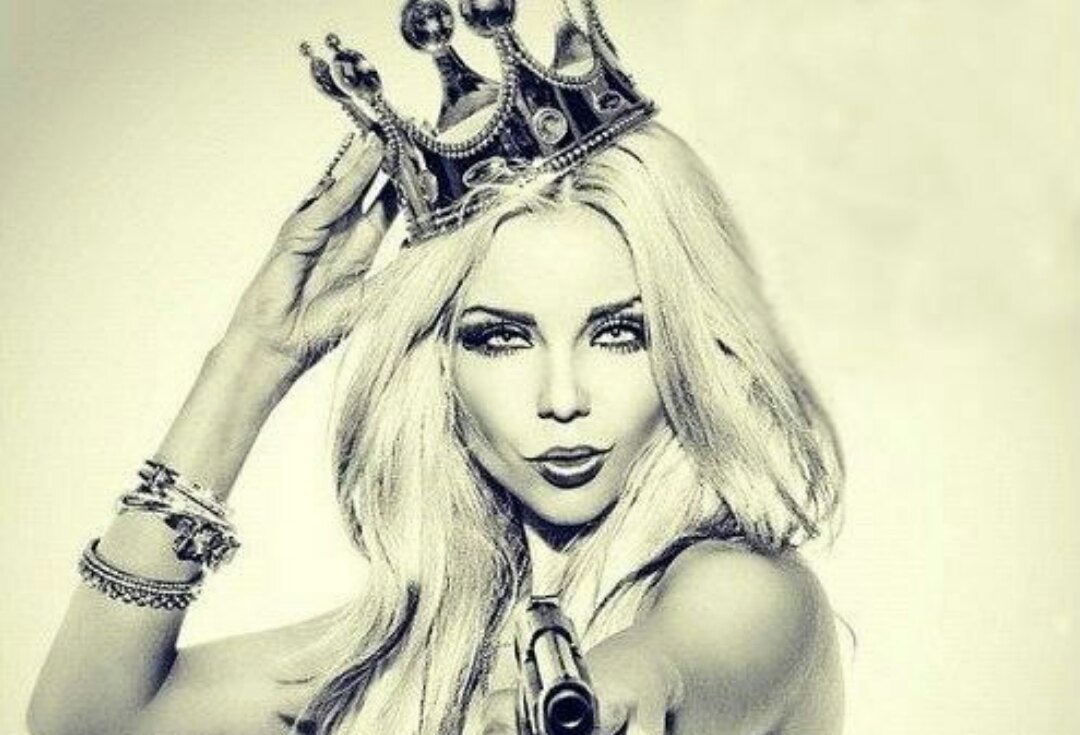 Девушки в короне рисунок